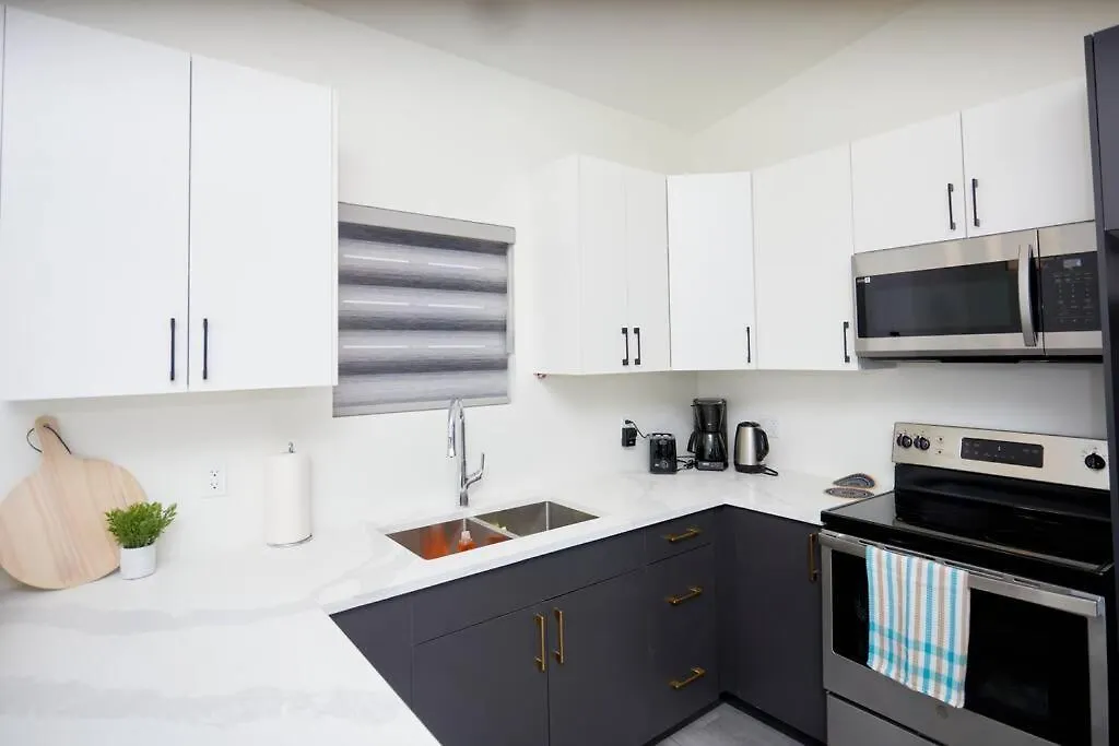 Comfortable Home Near Airport Winnipeg 0*,  Canada