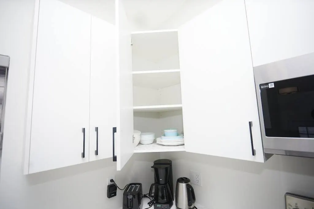 Comfortable Home Near Airport Winnipeg Apartment